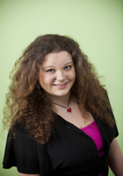 Kuva kirjailijasta Nora Surojegin