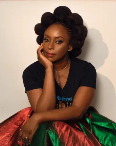 Kuva kirjailijasta Chimamanda Ngozi Adichie