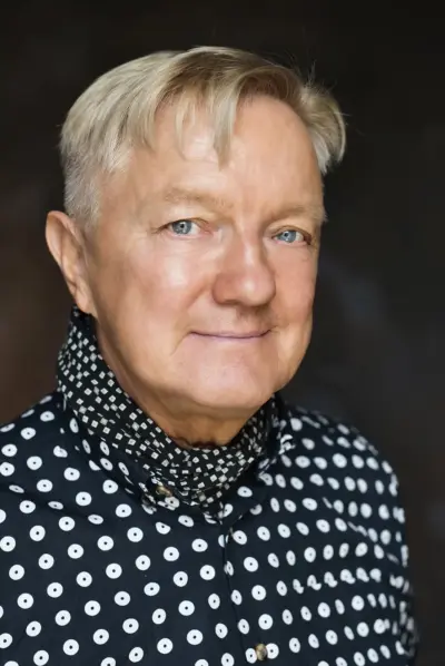 Kuva kirjailijasta Hannu Väisänen