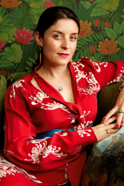 Kuva kirjailijasta Jessie Burton