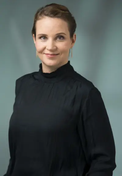 Kuva kirjailijasta Kirsikka Saari