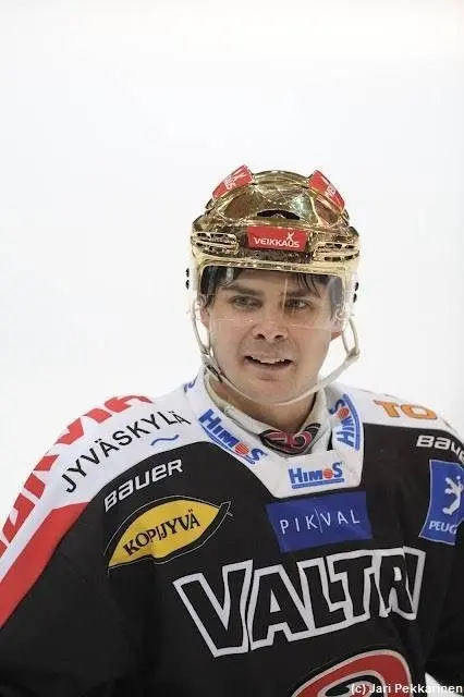Otava julkaisee jääkiekkoilija Éric Perrinin elämäkerran