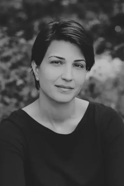 Kuva kirjailijasta Nazanine Hozar