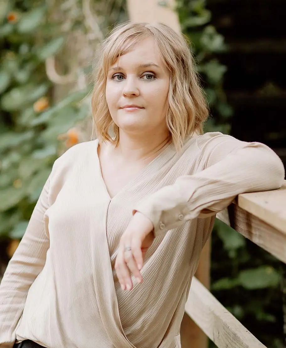 https://otava.fi/wp-content/uploads/2021/04/Amy-Suiter-Clarke-author-photo-2020-credit-Ellen-Talitha-Photography-1-2.webp