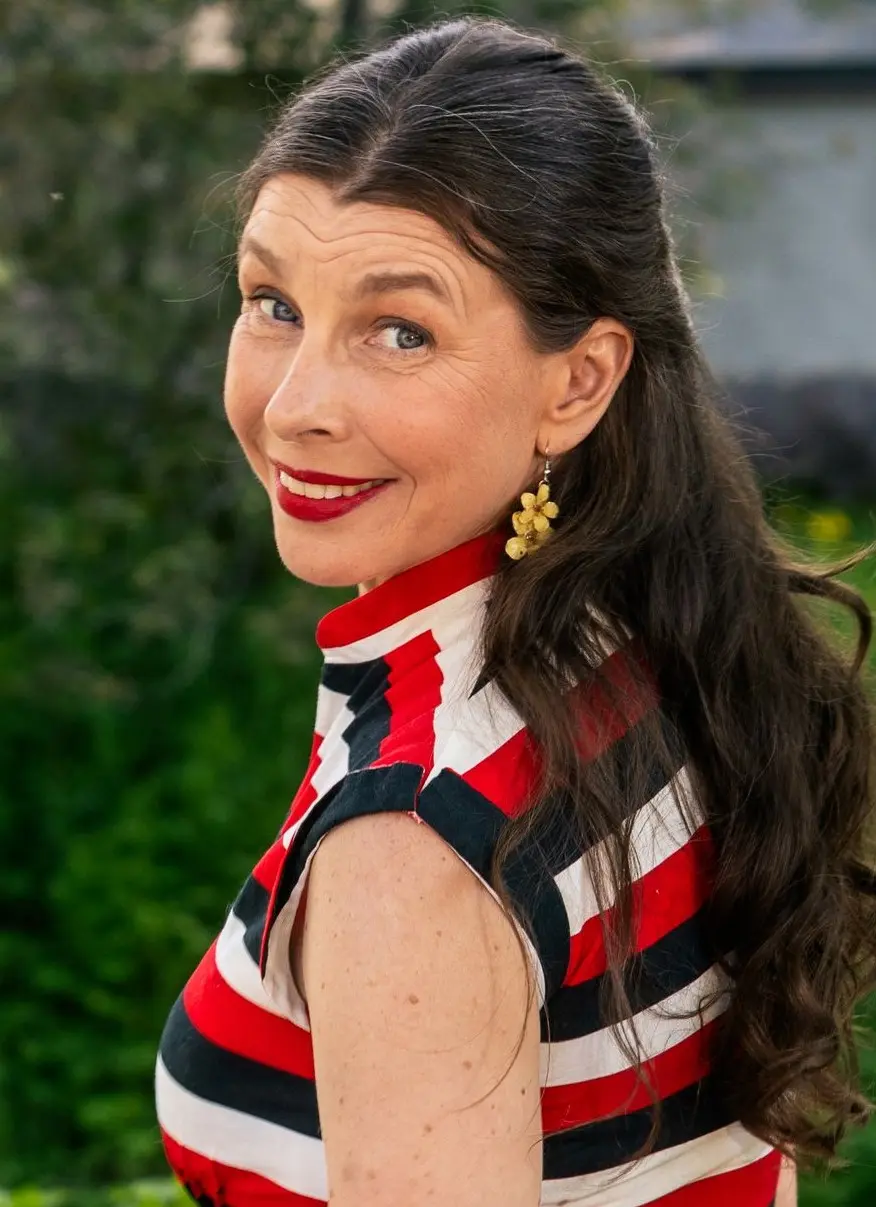 https://otava.fi/wp-content/uploads/2021/12/kirjailijakuva4_katariina_vuori.webp