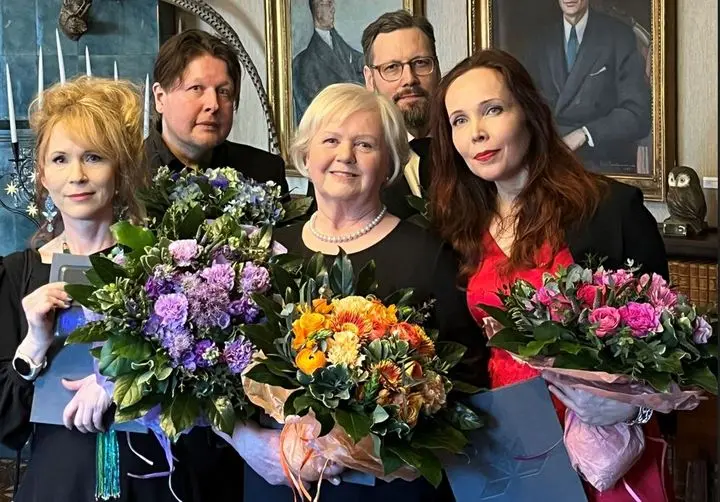 Otavan Kirjasäätiö myönsi viisi kirjallisuuspalkintoa ja jakoi yli 500 000 euroa apurahoja ja avustuksia