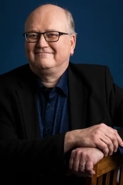 Kuva kirjailijasta Hannu Salmi