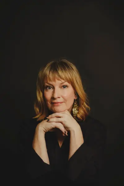 Kuva kirjailijasta Saila-Mari Kohtala